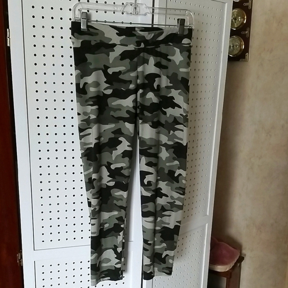 Camouflage Print Leggings ARDENE - Picture 1 of 2